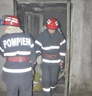 Incendiu la acoperişul unei magazii din Cumpăna